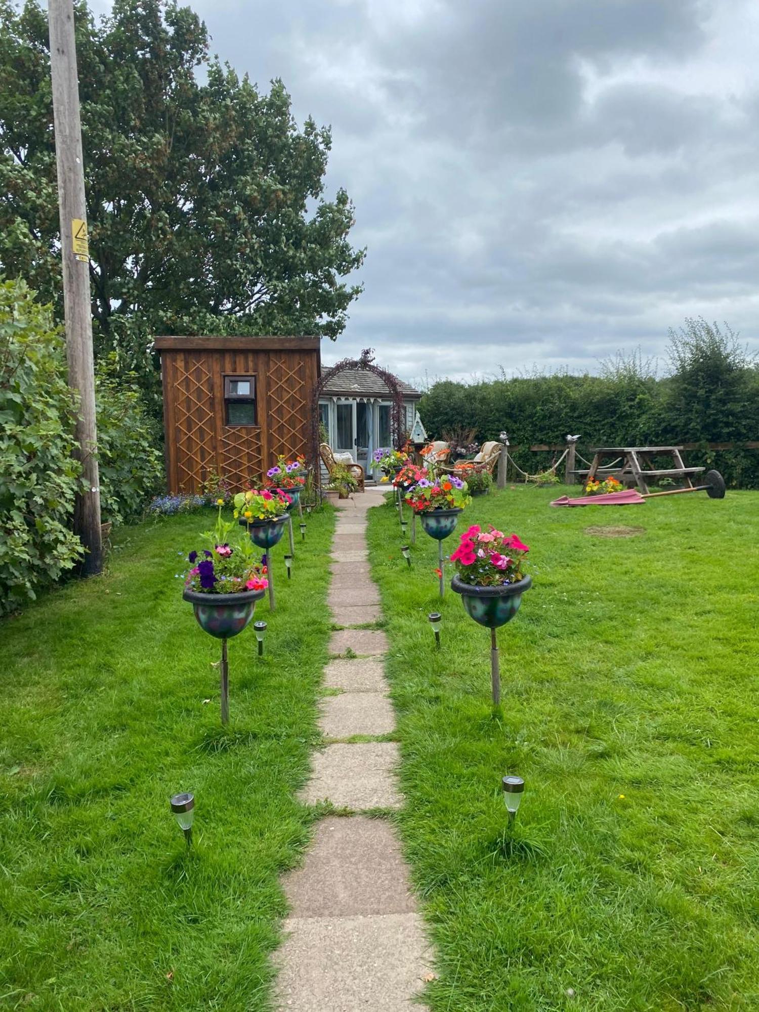 Birds And The Bees Summer House Endon Exterior photo